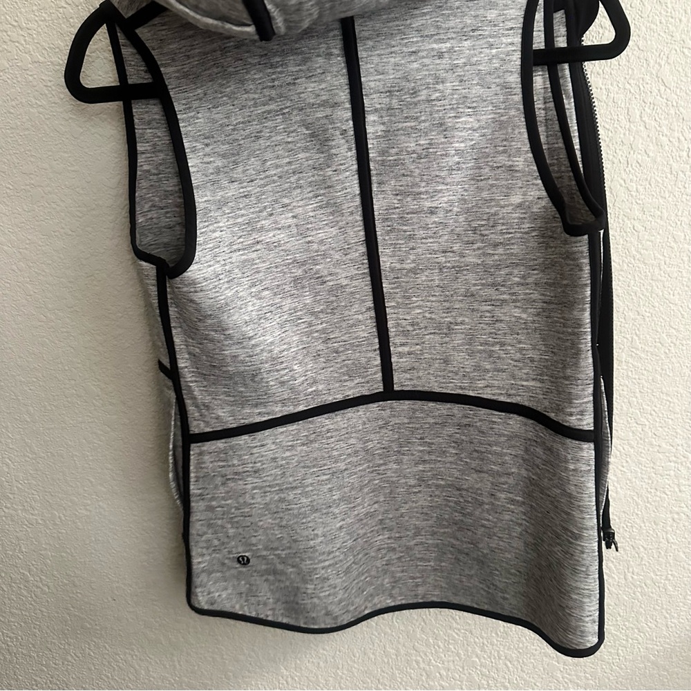 Lululemon Gray Sleeveless Hoodie Vest size 4 - Picture 5 of 5
